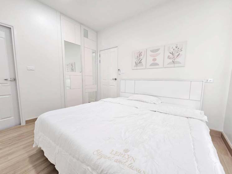 House with Shared Pool in Sukhumvit 